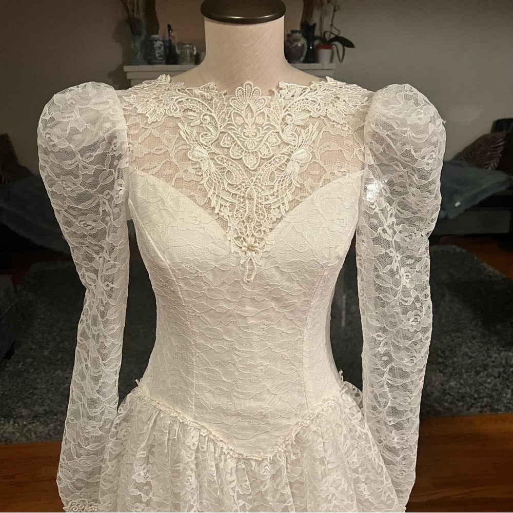 Vintage Lace Wedding Dress - Picture 3 of 9
